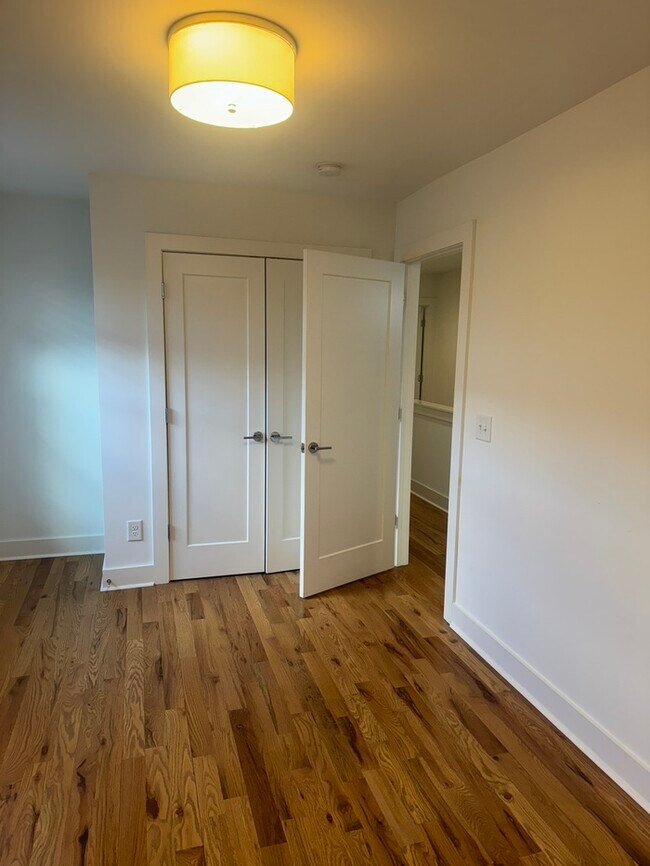 Building Photo - 1822 16th Ave N