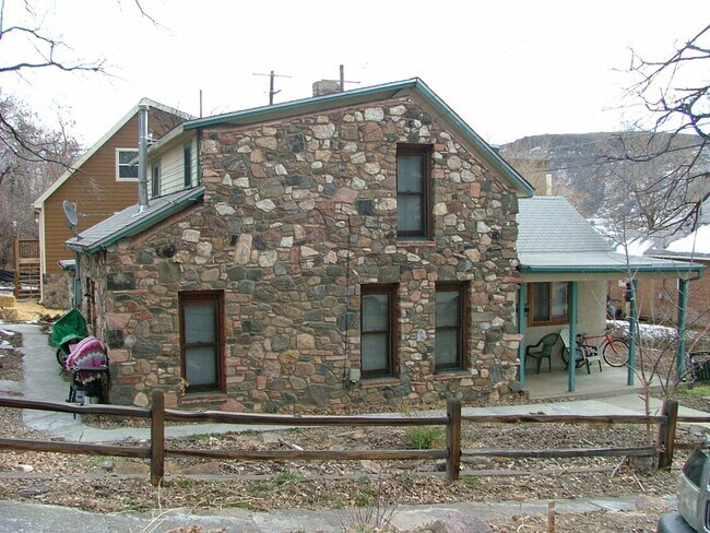 Building Photo - 715 Arapahoe St