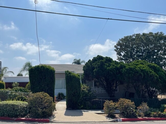 Building Photo - Gorgeous, fully remodeled house