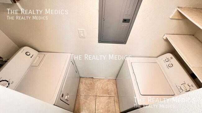 Building Photo - 3700 Idlebrook Cir