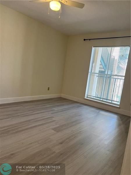Building Photo - 875 Riverside Dr