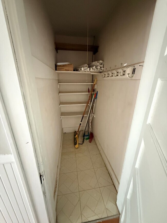 Building Photo - 100 Green St