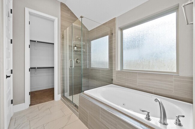 Building Photo - 9707 Highland Pointe Dr