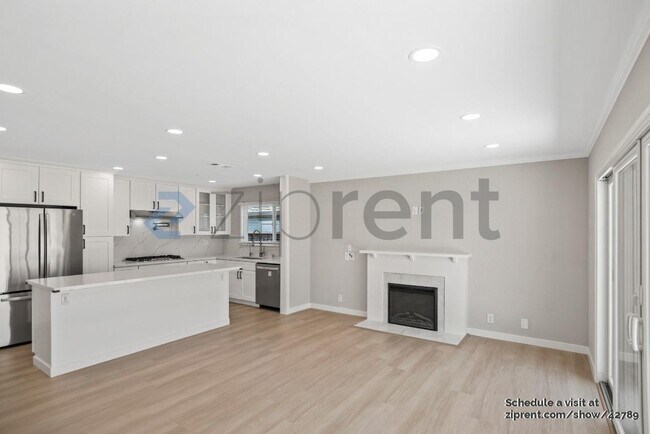 Building Photo - 1723 Laine Ave