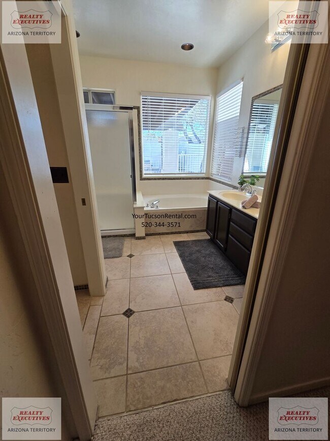 Building Photo - NE off Wrightstown & Pantano 3/2 with pool, patio and loads of upgrades