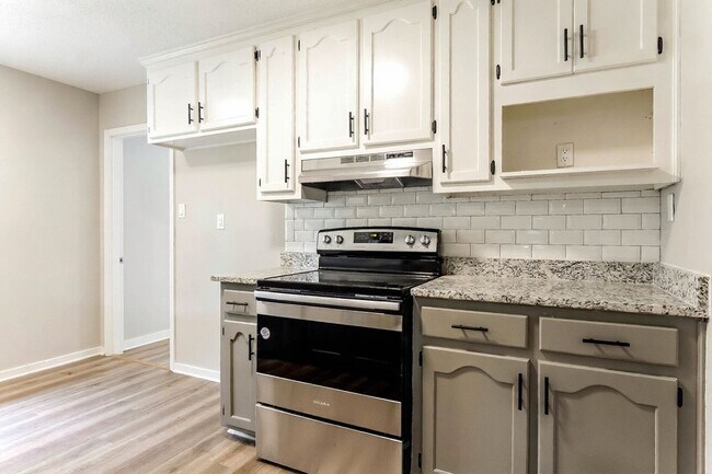 Building Photo - Modern 3BR Home on Quiet End Lot – Fully Updated!