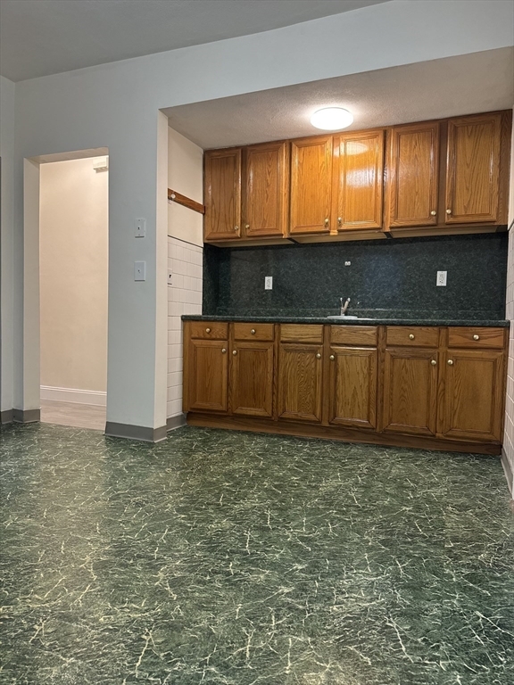 Primary Photo - 70 Waite St