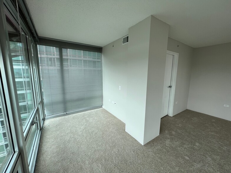 Building Photo - 9715 Woods Dr