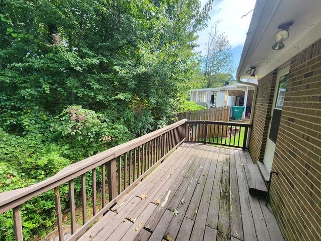 Building Photo - 829 E Glochester Pl NW