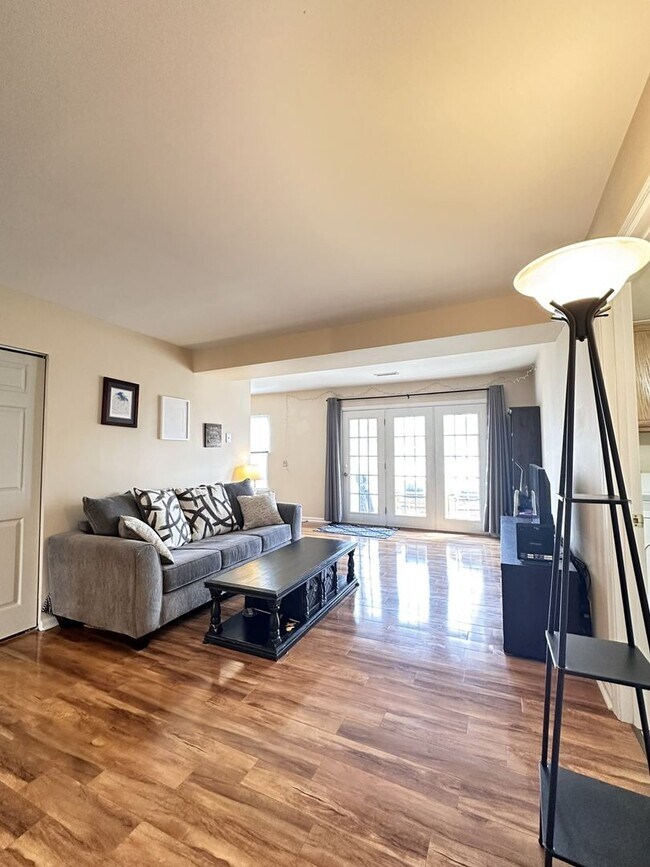 Building Photo - 1272 Villa Ln