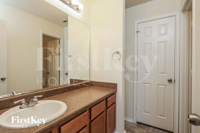 Building Photo - 1442 Frio Run