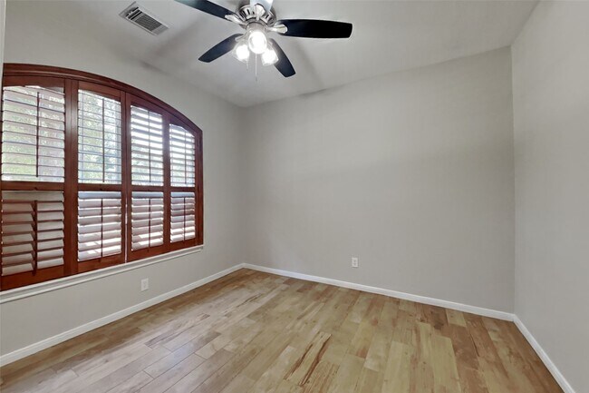 Building Photo - 20743 Oakhurst Park Dr