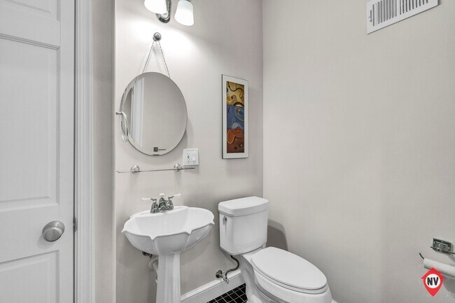 Building Photo - 3 Bedroom, 2.5 Bathroom Townhouse in Canton