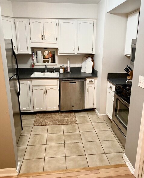 Building Photo - 305 Springbrook Cir