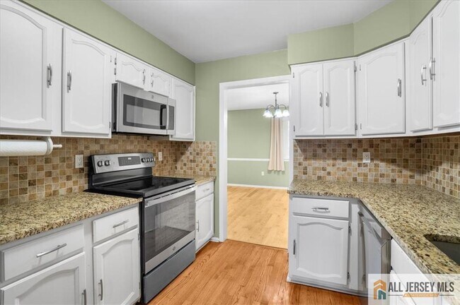 Building Photo - 73 Tennyson Dr