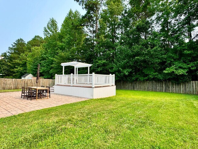 Building Photo - First-Time Rental! Available 08-07-26 - Fenced Yard, Pet Friendly, Attached 2-Car Garage!