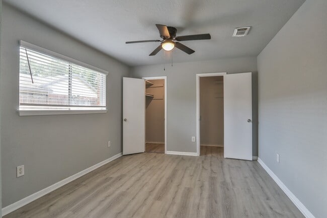 Building Photo - 501 Point Clear Dr