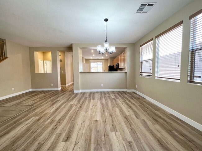 Building Photo - Beautiful 4-bedroom, 2.5-bathroom house