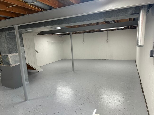 Building Photo - 72 Willowick Dr