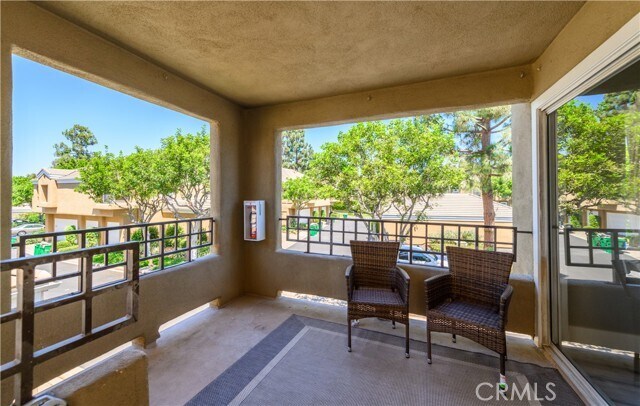 Building Photo - 33 Vassar Aisle