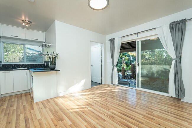 Building Photo - 3251 Vickers Dr