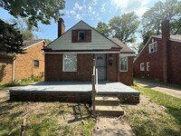 Building Photo - Fully Renovated 3-Bedroom Home – Move-In R...