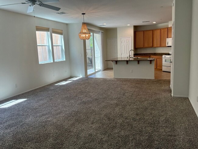 Building Photo - 2 Story detached home 3 bedrooms 2.5 bathrooms 2 car garage