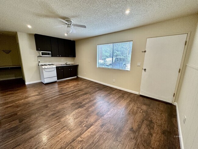 Building Photo - 2 BR in Idyllwild