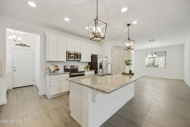 Building Photo - 5854 S Del Rancho