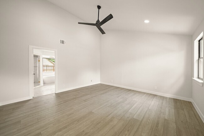 Building Photo - 3010 Manila Ln