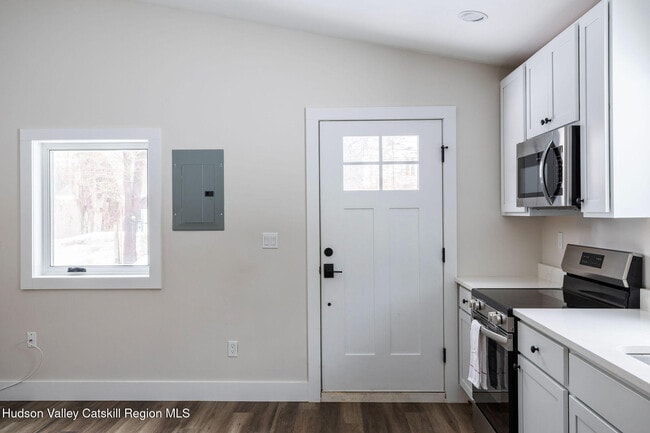 Building Photo - 3004 W Church St