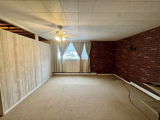 Building Photo - Under Renovation Now — Reserve This 4 Bed Home for January Move-In