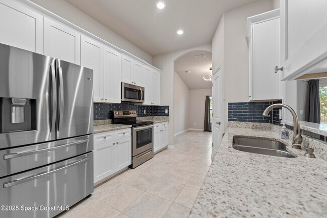 Building Photo - 565 Rembrandt St SE