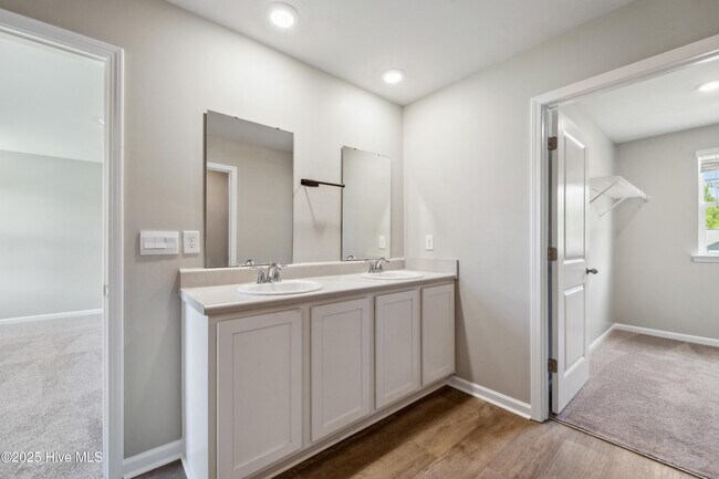 Building Photo - 1140 Carteret Mnr Dr