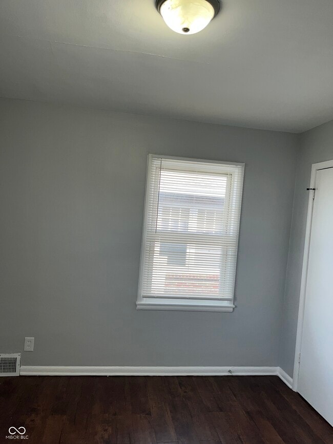 Building Photo - 628 N Oxford St