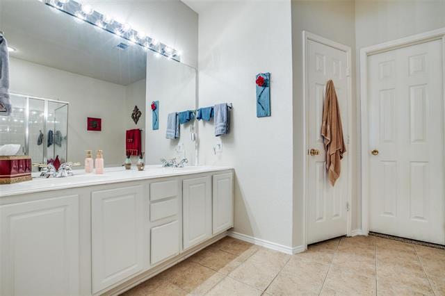 Building Photo - 11223 Still Hollow Dr