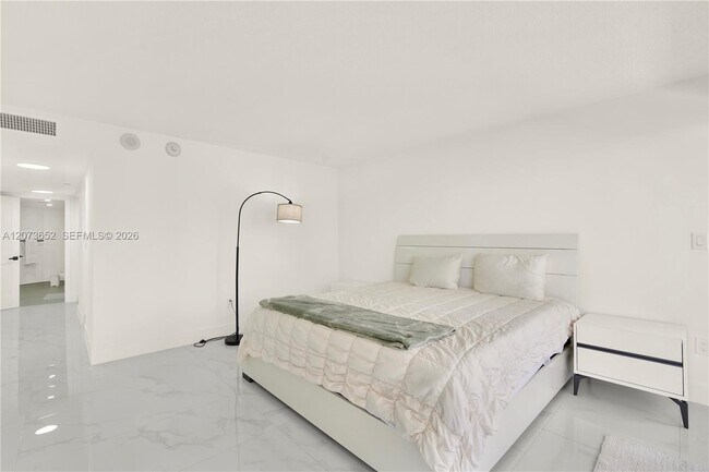 Building Photo - 5757 Collins Ave