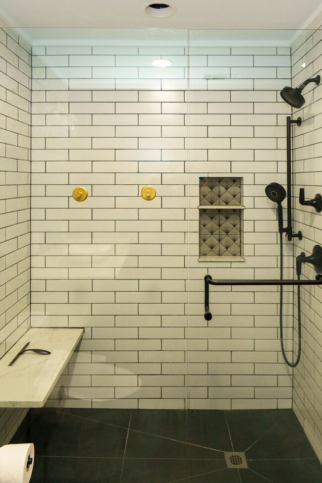 Building Photo - Beautiful 4 bedroom in the heart of Mossy Oaks!