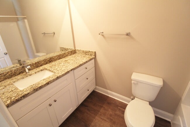 Building Photo - 102 Way Bill Cir