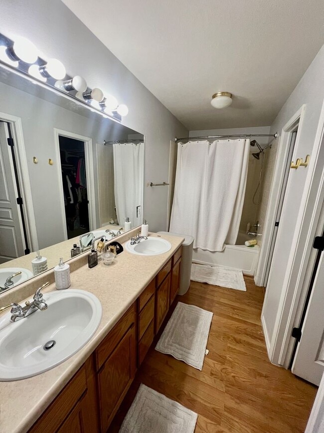 Building Photo - Gorgeous 4 Bedroom Home in Wagon Trails Neighborhood with Walking Trail Access!