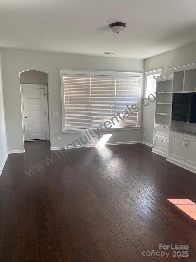 Building Photo - 4221 Courtly Ln