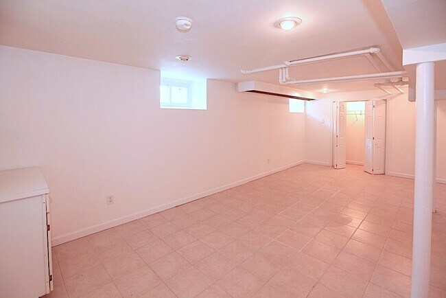 Building Photo - 508 Heath St