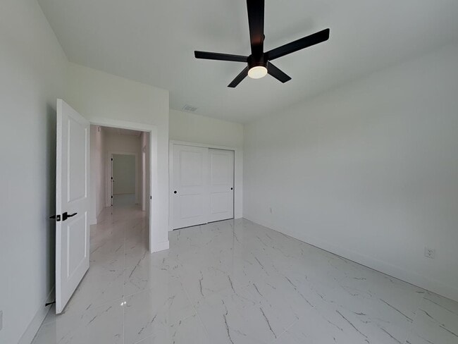 Building Photo - 4224 NE 22nd Pl