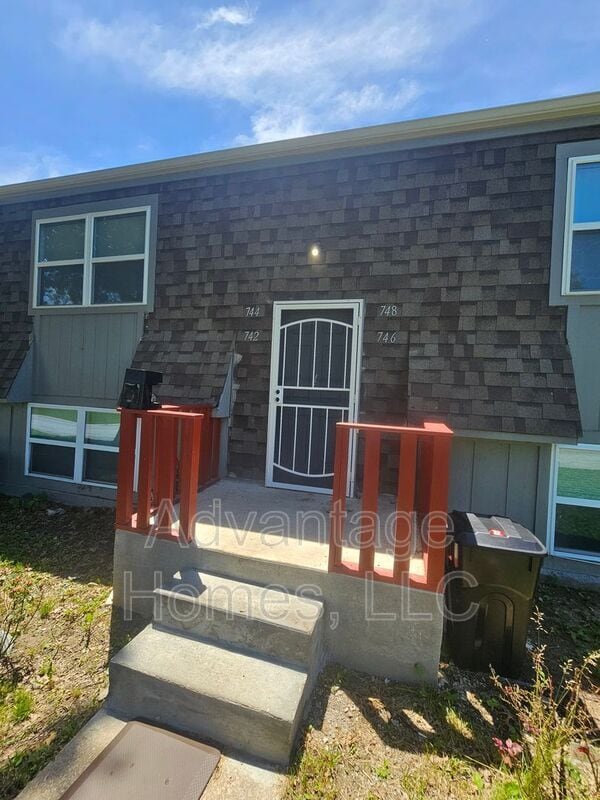 Primary Photo - 746 N 70th St