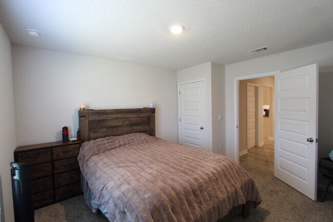 Building Photo - 5372 Wyndell Cir