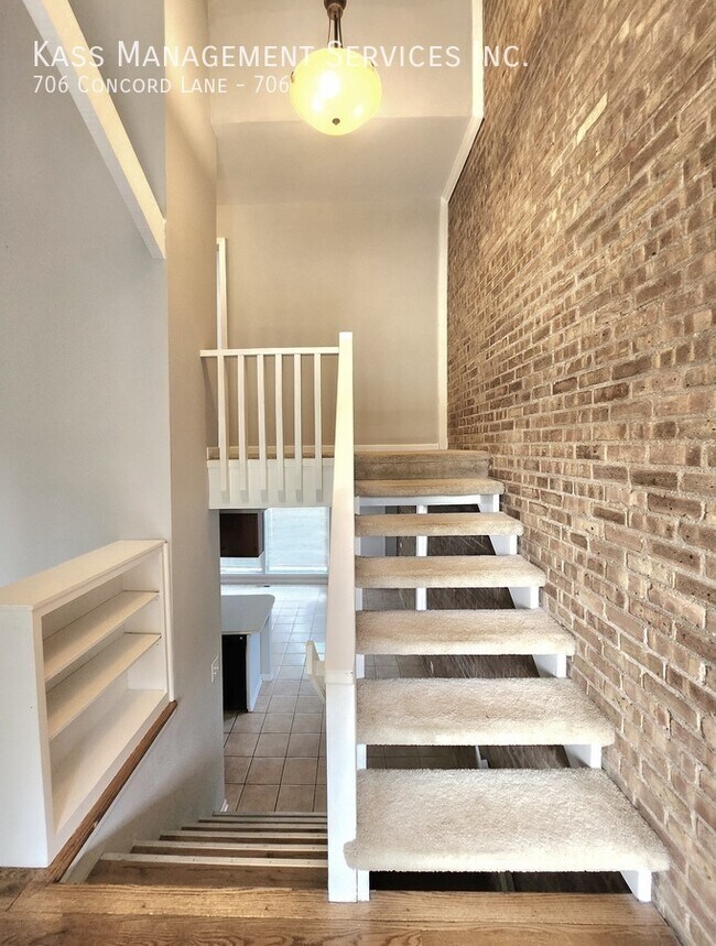 Building Photo - 706 Concord Ln