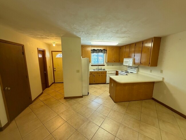 Building Photo - 3207 Shamrock St E