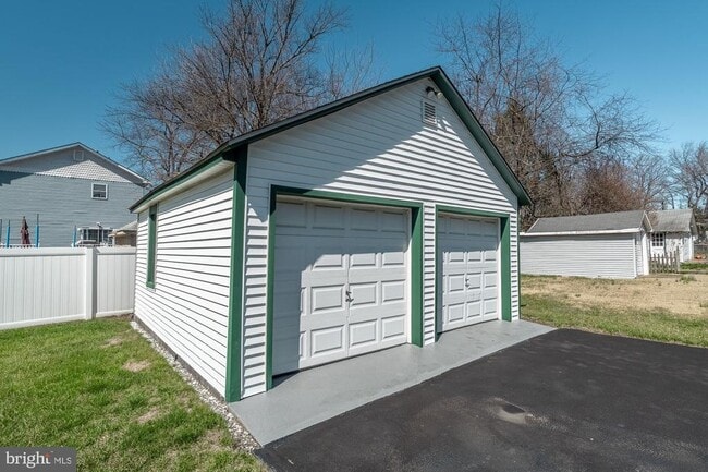 Building Photo - 106 Linderman Ave