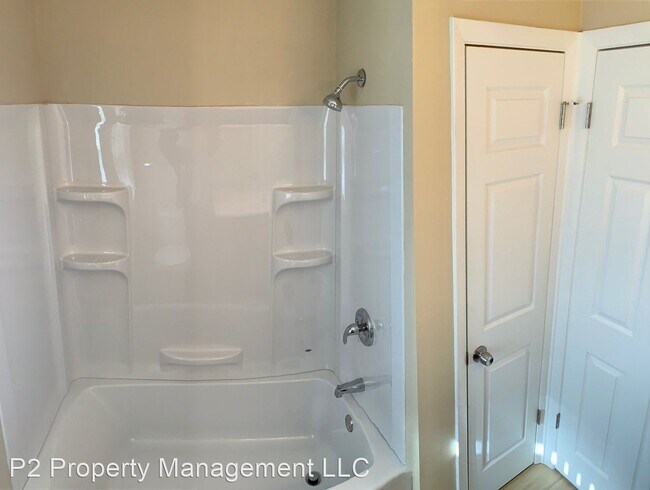 Building Photo - 1407 Parkway Dr