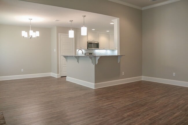 Building Photo - 5421 Meadow Ridge Dr